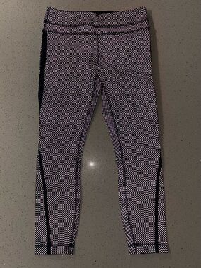 Lululemon athletica Pace Tight (full-on luxtreme) *Lights Out - size 6